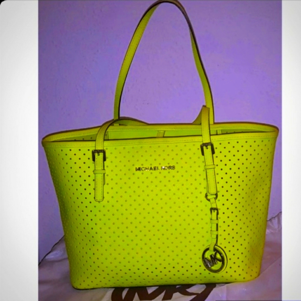 IN SEARCH OF THIS BAG (not my photo)